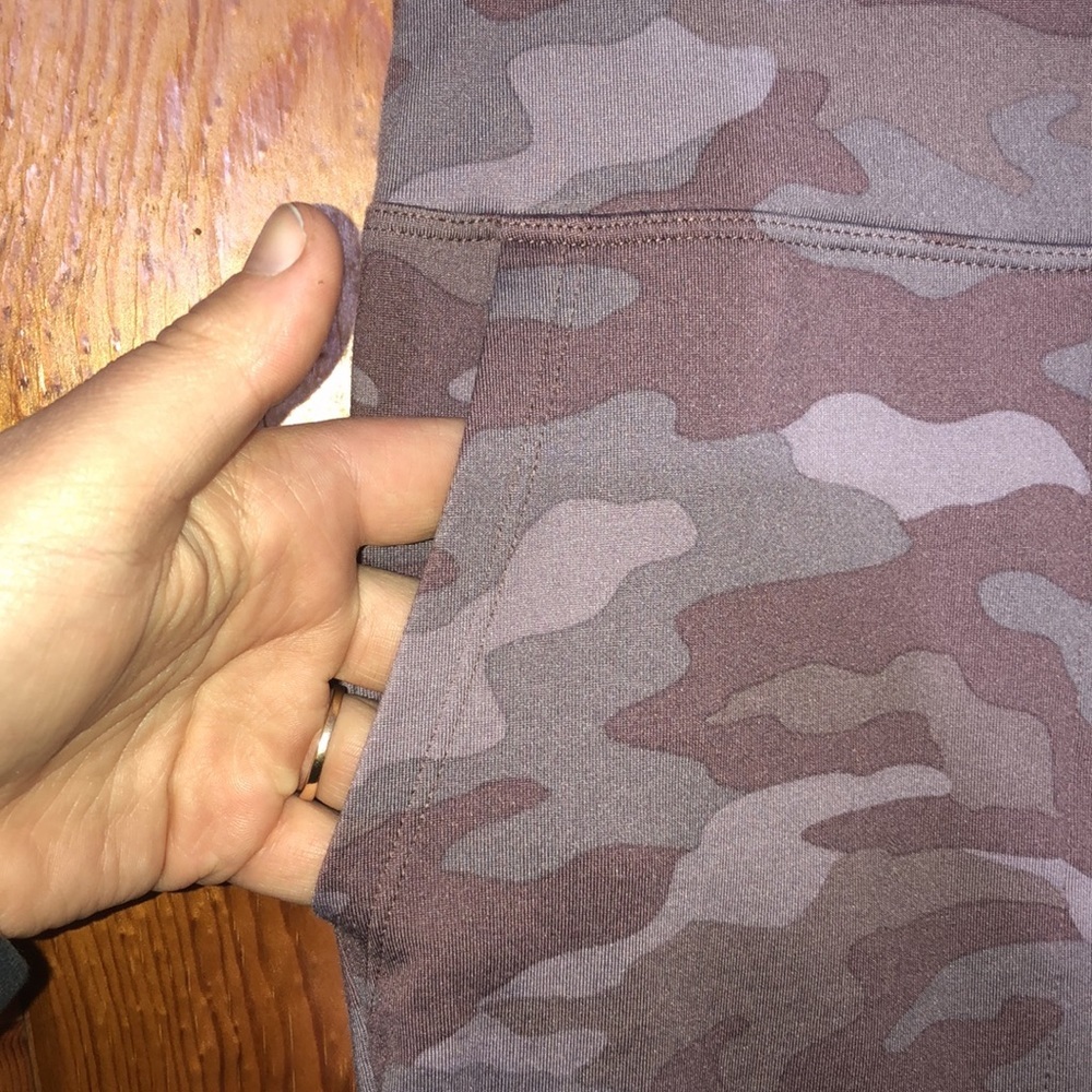 Pink Victoria’s Secret active Camo Leggings with pockets cargo style size small - Picture 3 of 6